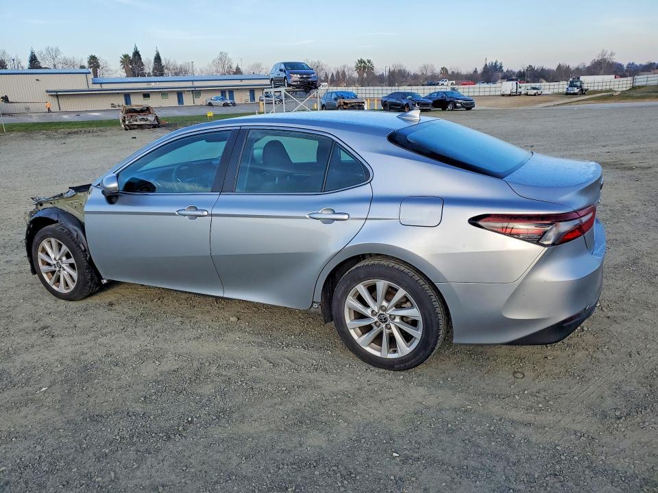 2022 Toyota Camry le