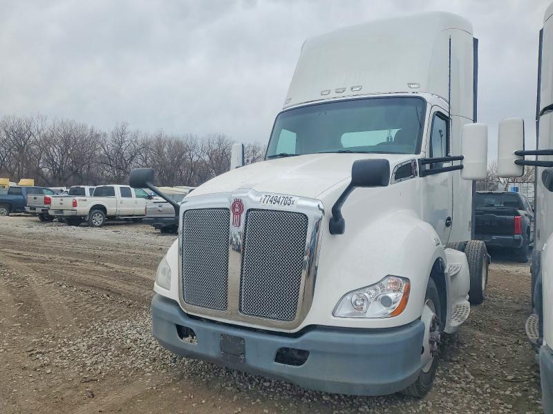 2015 Kenworth T680 Semi Truck
