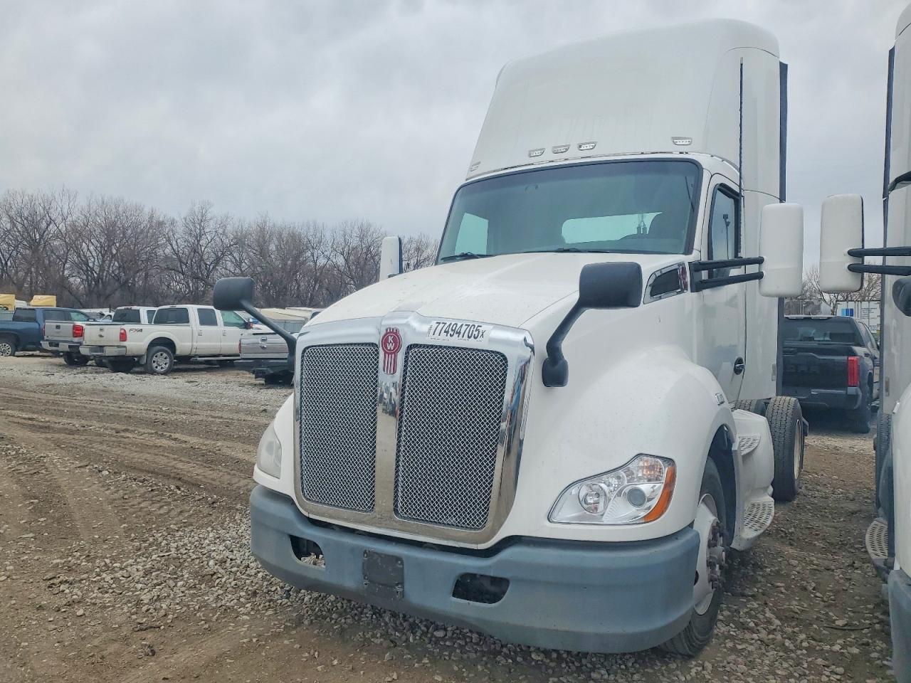 2015 Kenworth T680 Semi Truck