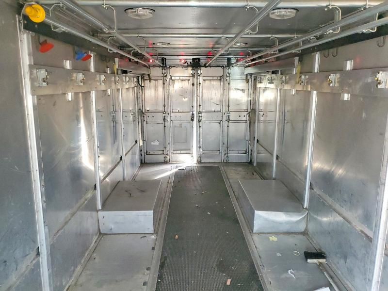 2005 Freightliner Chassis M Line WALK-IN Van