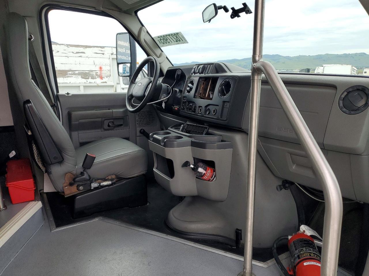 2017 Ford Econoline-Bus