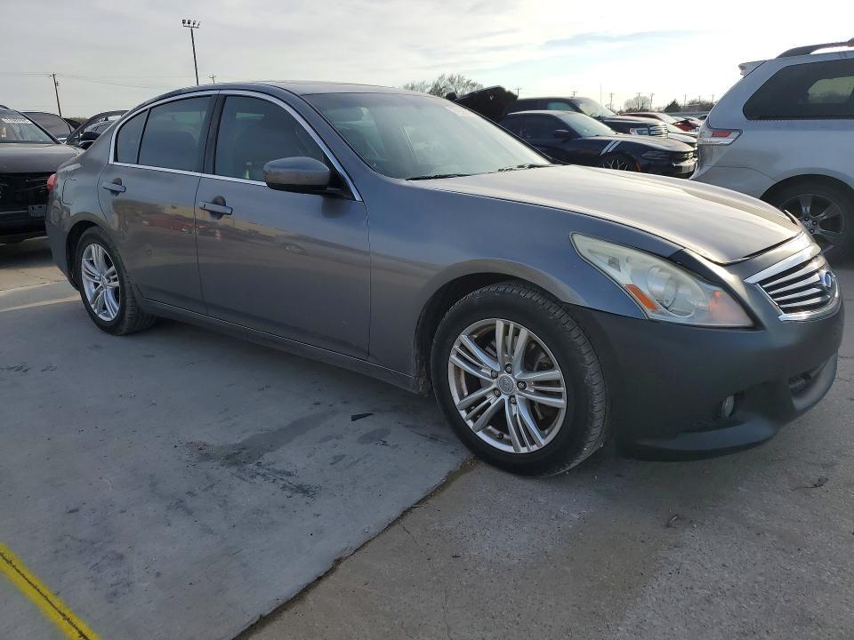 2015 Infinity Q40