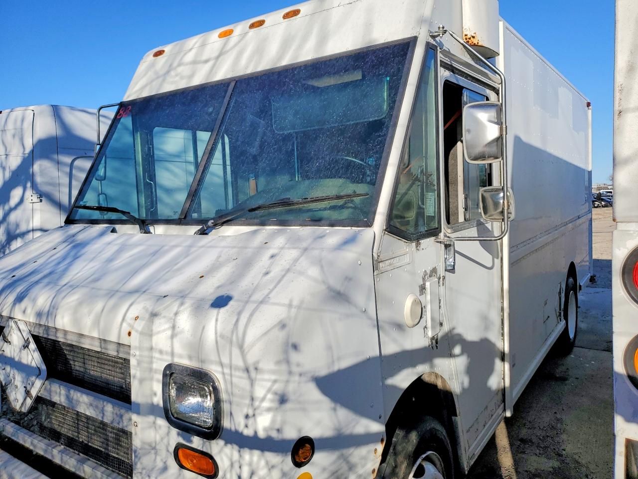 2001 Freightliner MT45G Delivery Truck