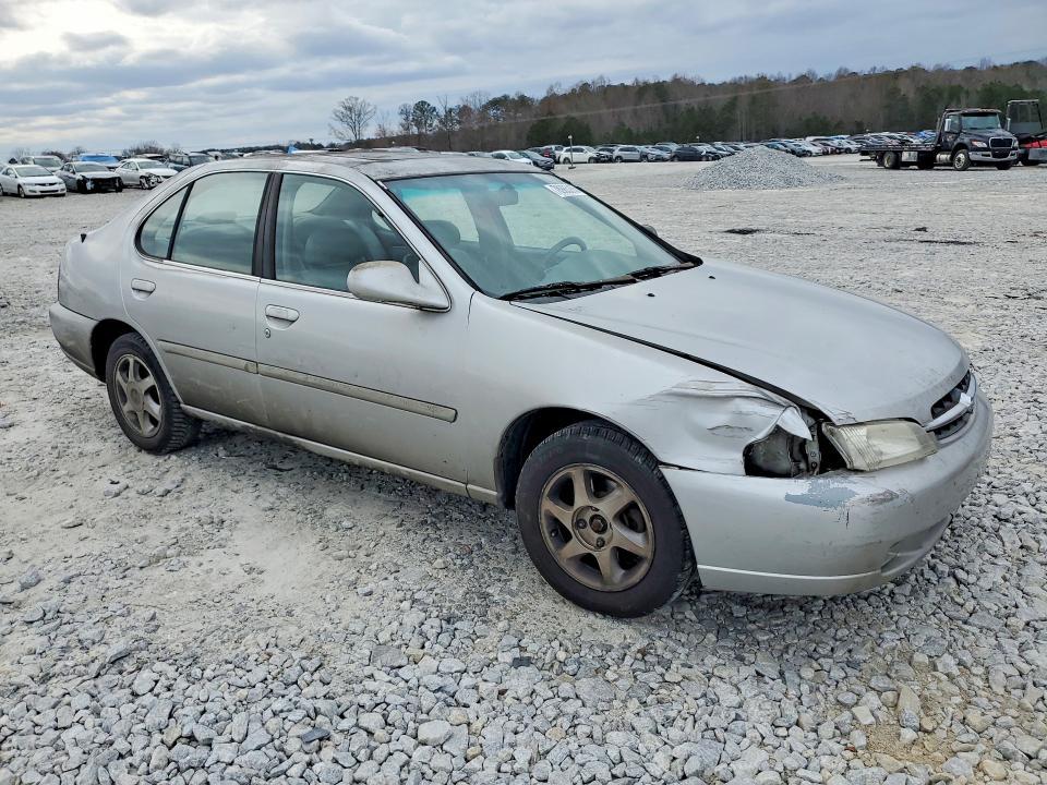 1999 Nissan Altima xe