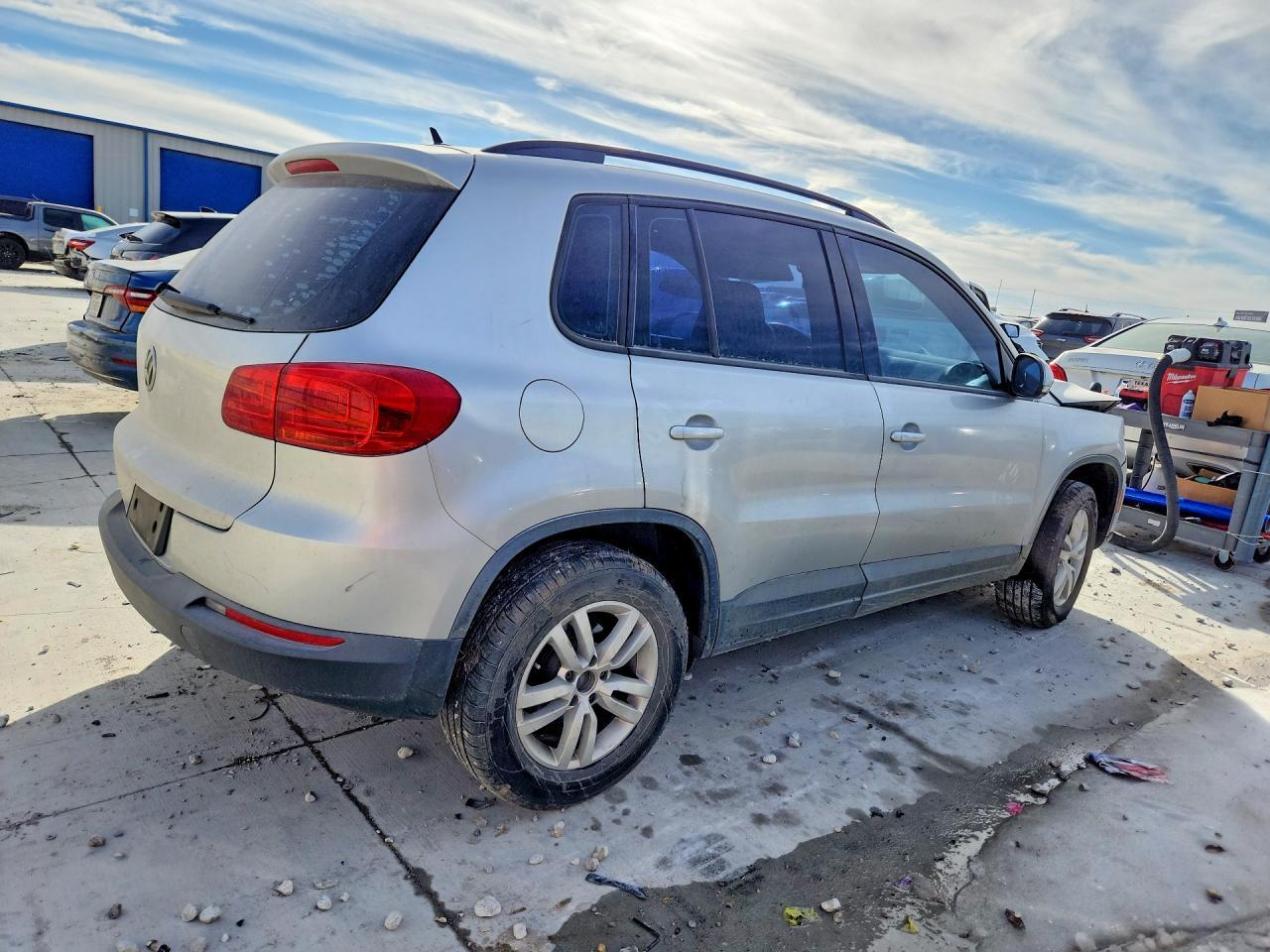 2016 Volkswagen Tiguan s