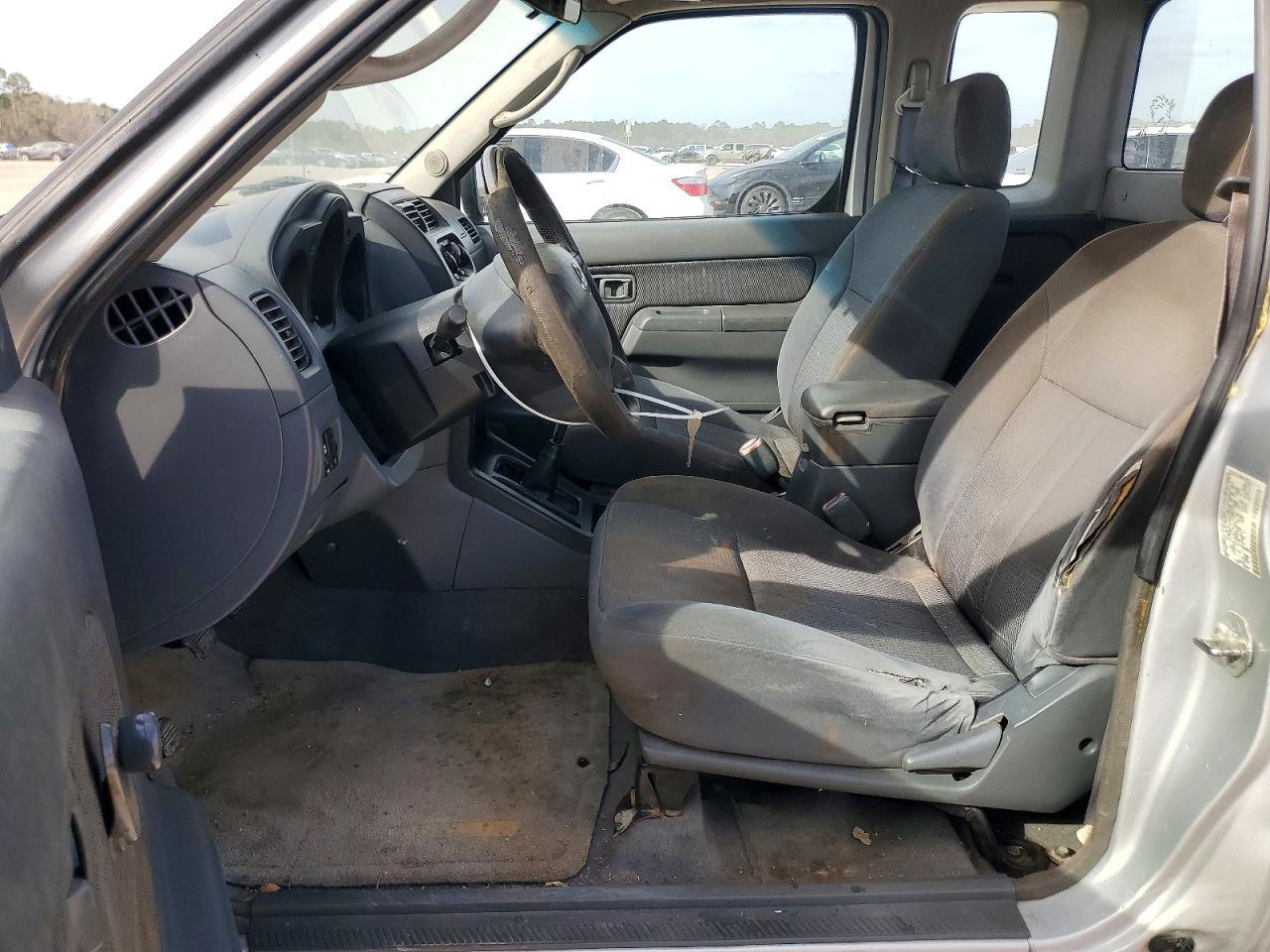 2004 Nissan Frontier Standard