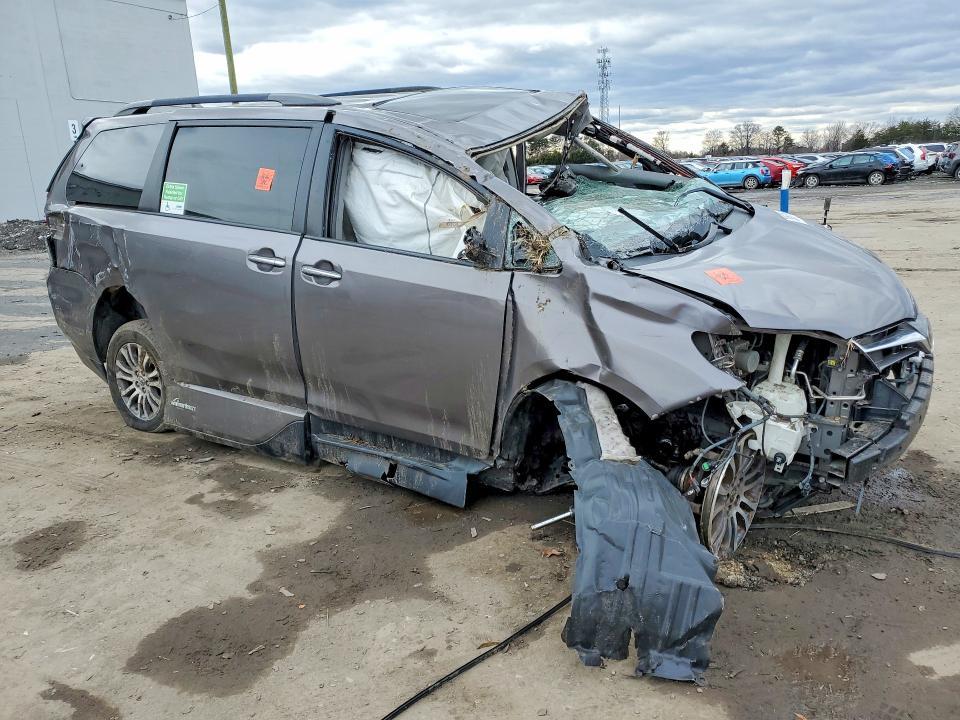 2018 Toyota Sienna xle