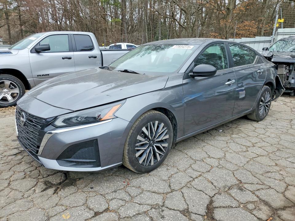 2024 Nissan Altima sv