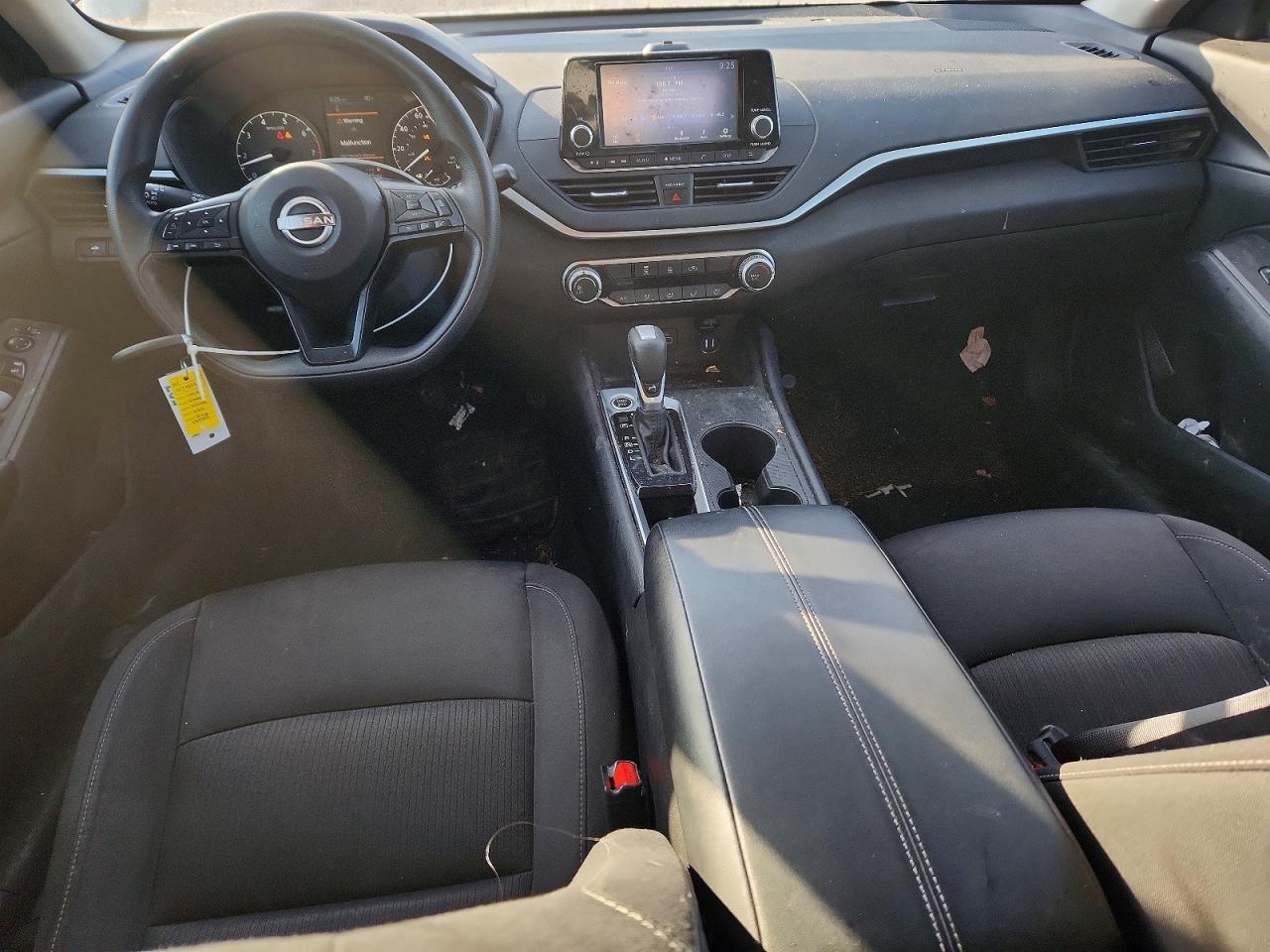 2023 Niss Altima s