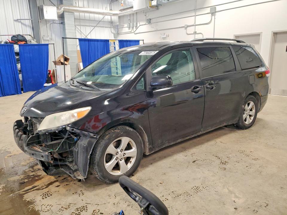 2012 Toyota Sienna le