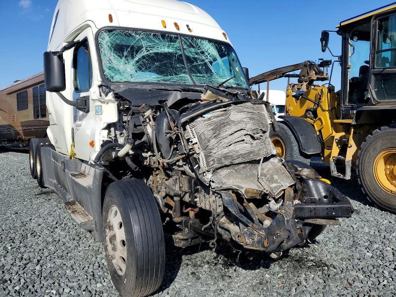 2015 Freightliner Cascadia Semi Truck