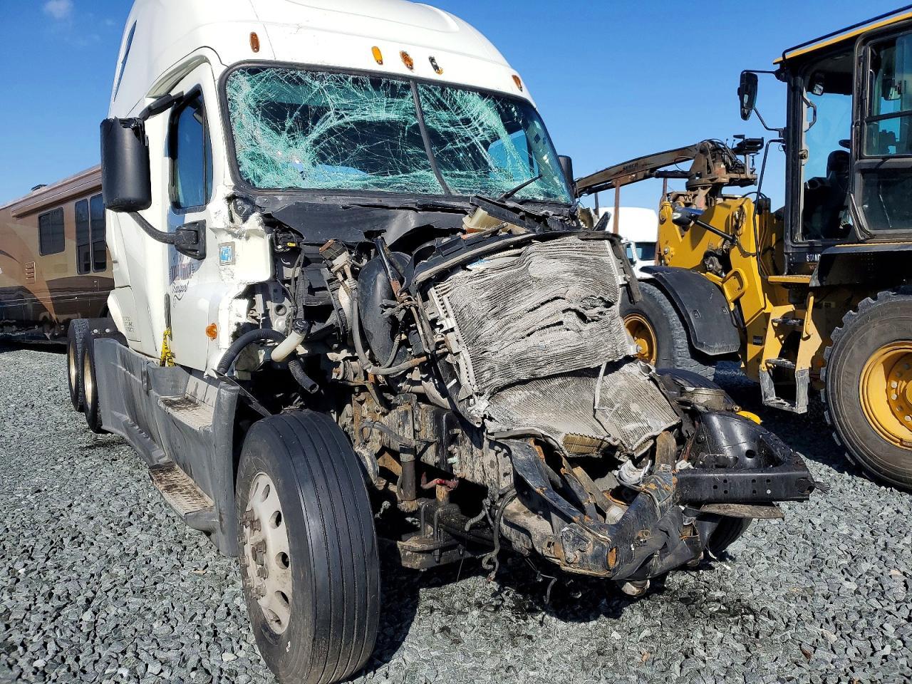 2015 Freightliner Cascadia Semi Truck