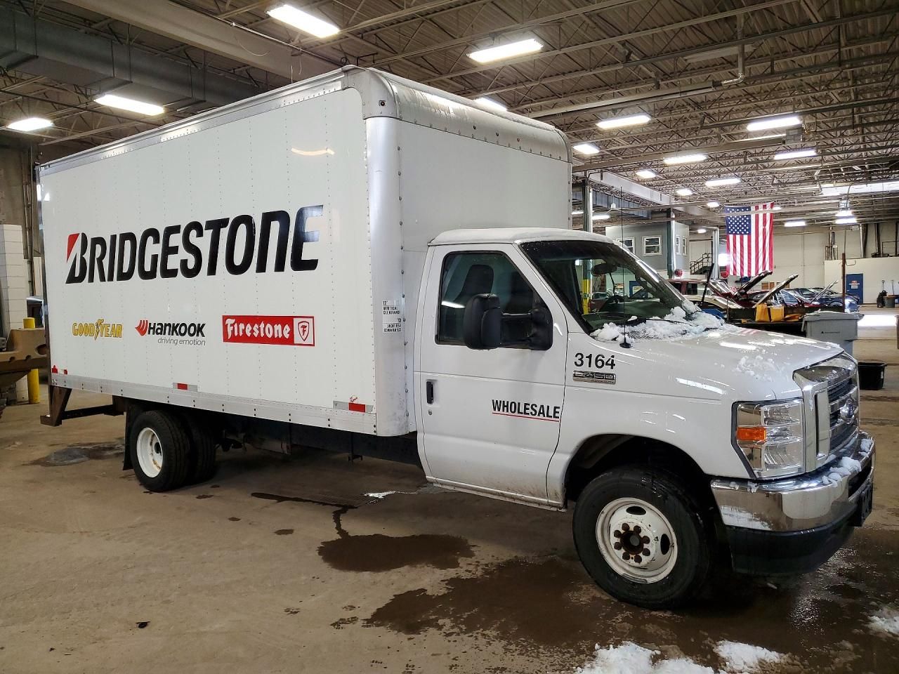 2022 Ford Econoline E450 Super Duty Cutaway Van