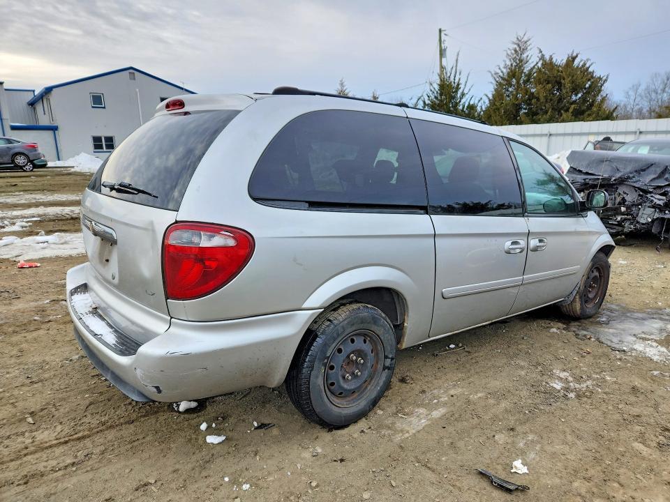 2005 Chrysler Town & Country lx