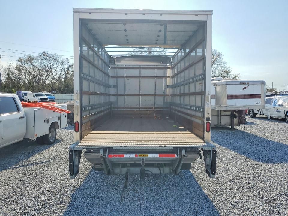 2017 Isuzu Npr hd box Truck