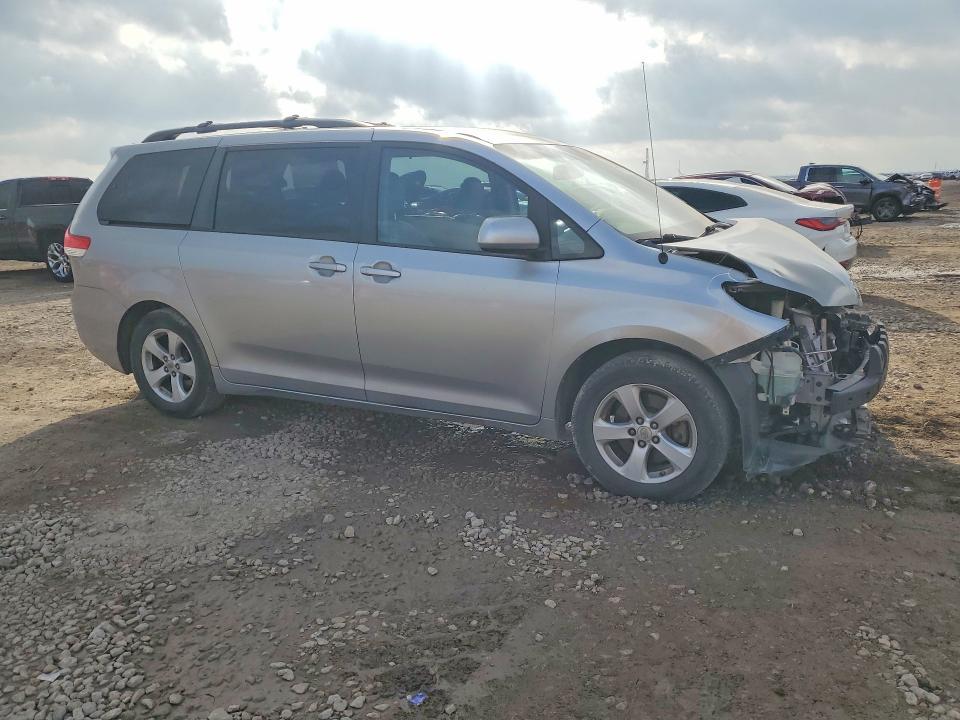 2011 Toyota Sienna le
