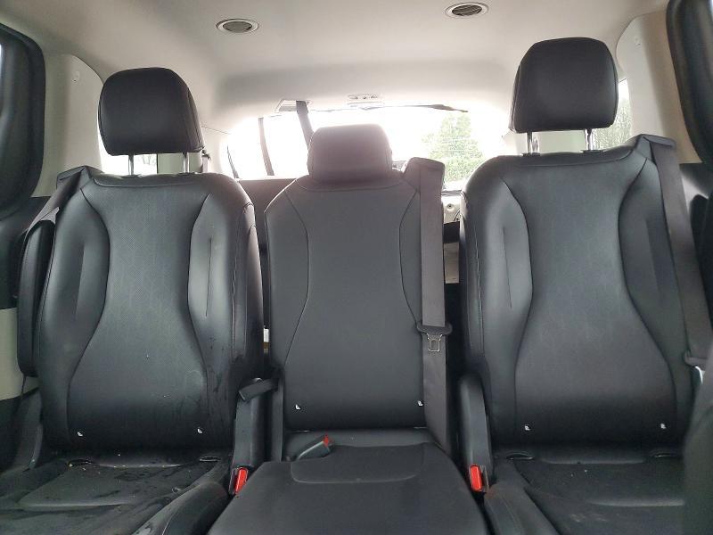 2022 KIA Carnival lx