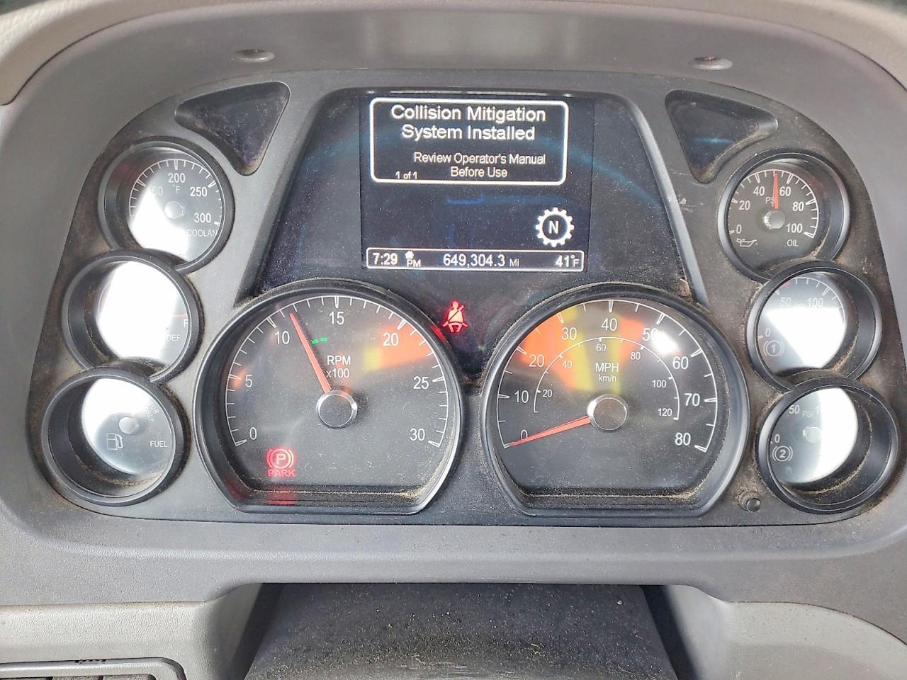 2017 Peterbilt 579 Semi Truck