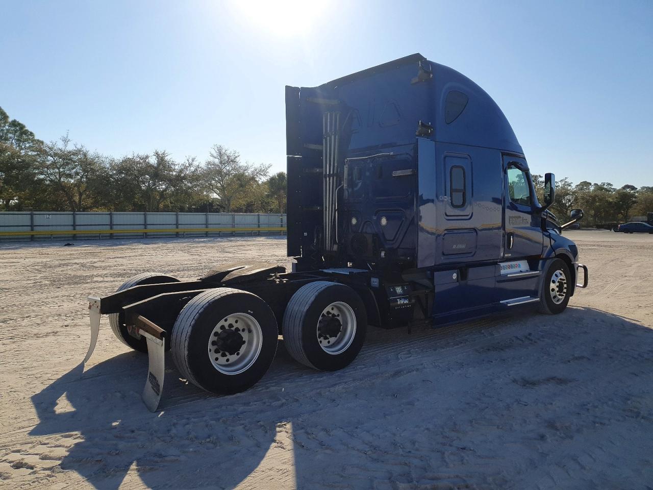 2018 Freightliner Cascadia 126