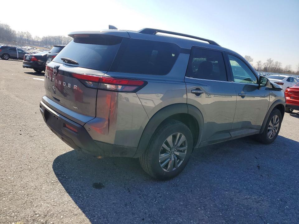 2025 Nissan Pathfinder sv