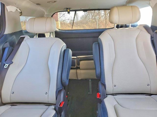 2025 KIA Carnival sx