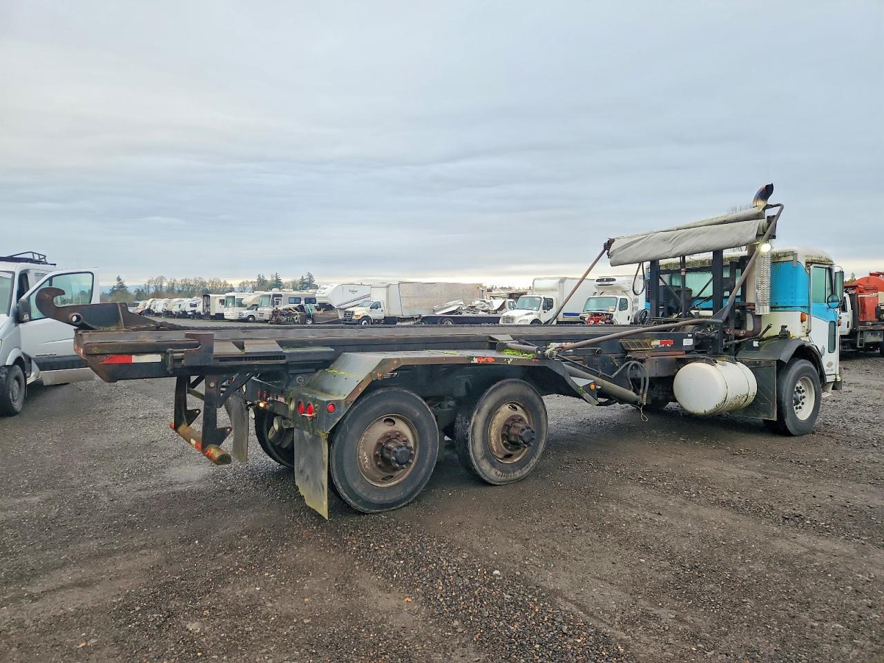 1997 Peterbilt 320 ROLL-OFF Container Truck