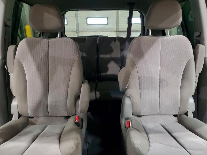 2014 KIA Sedona lx