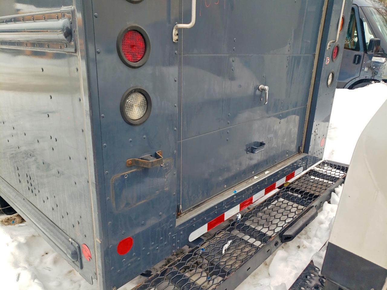 2021 Freightliner Chassis M Line WALK-IN Van