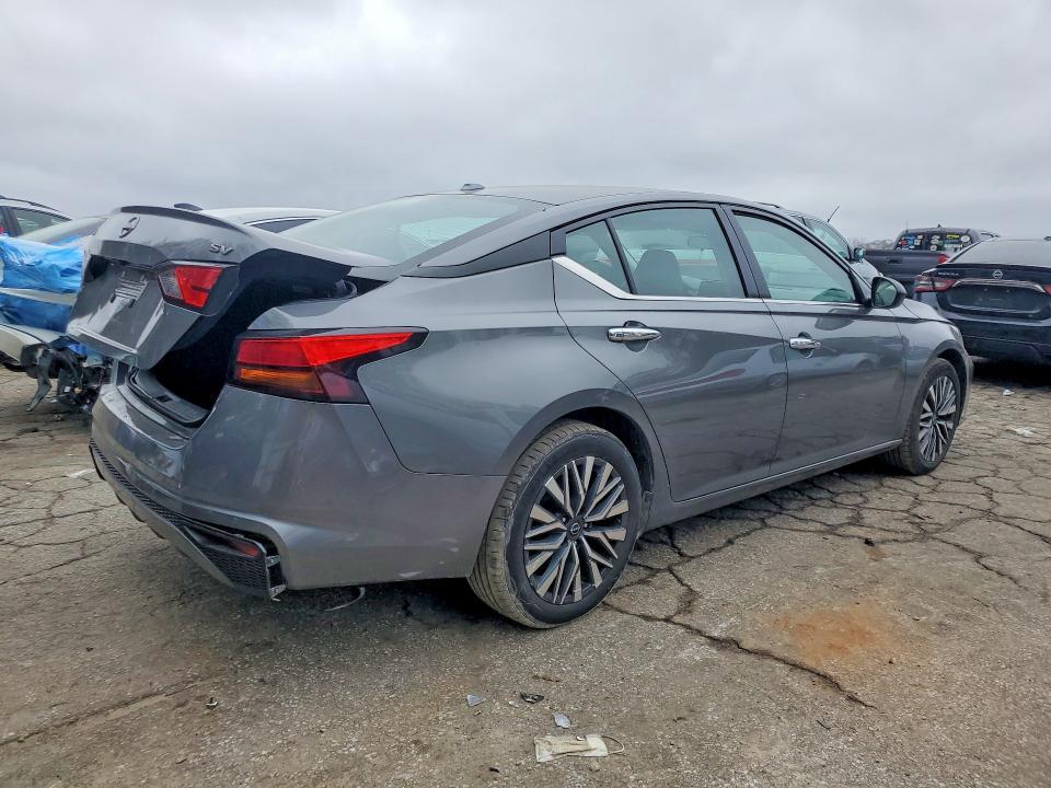 2024 Nissan Altima sv