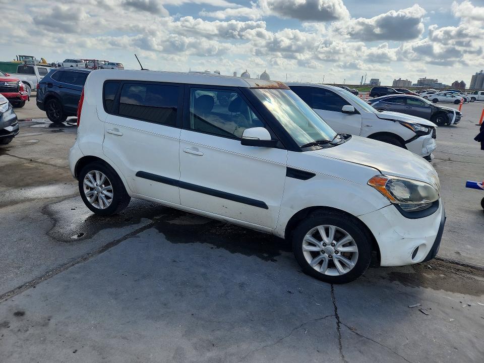 2013 KIA Soul +