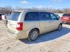 2011 Chrysler Town & Country Touring l