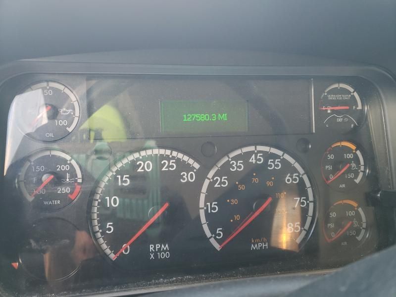 2023 Freightliner M2 106 Med-box Truck