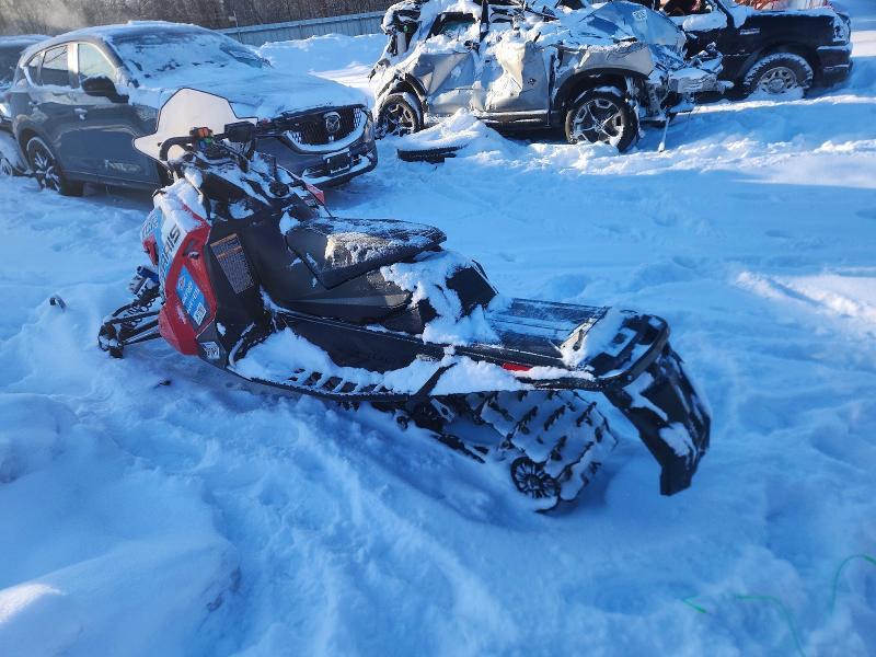 2020 Polaris 800 Indy XCR