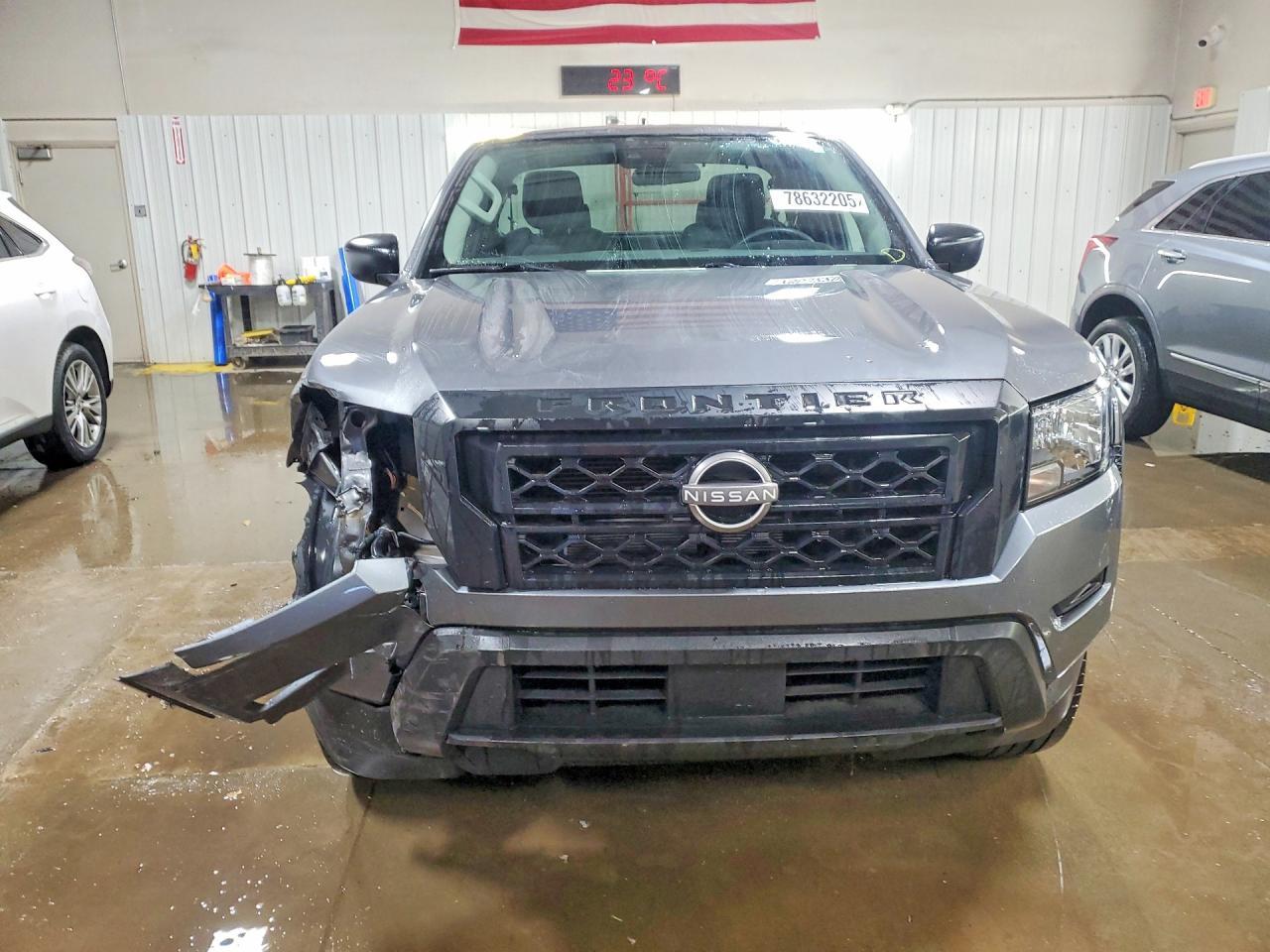 2022 Nissan Frontier s