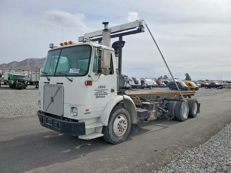 2003 Volvo Xpeditor wx Roll-off Container Truck