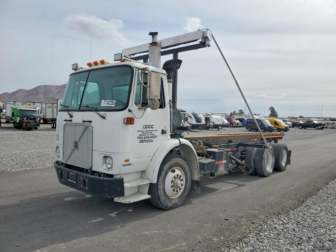 2003 Volvo Xpeditor wx Roll-off Container Truck