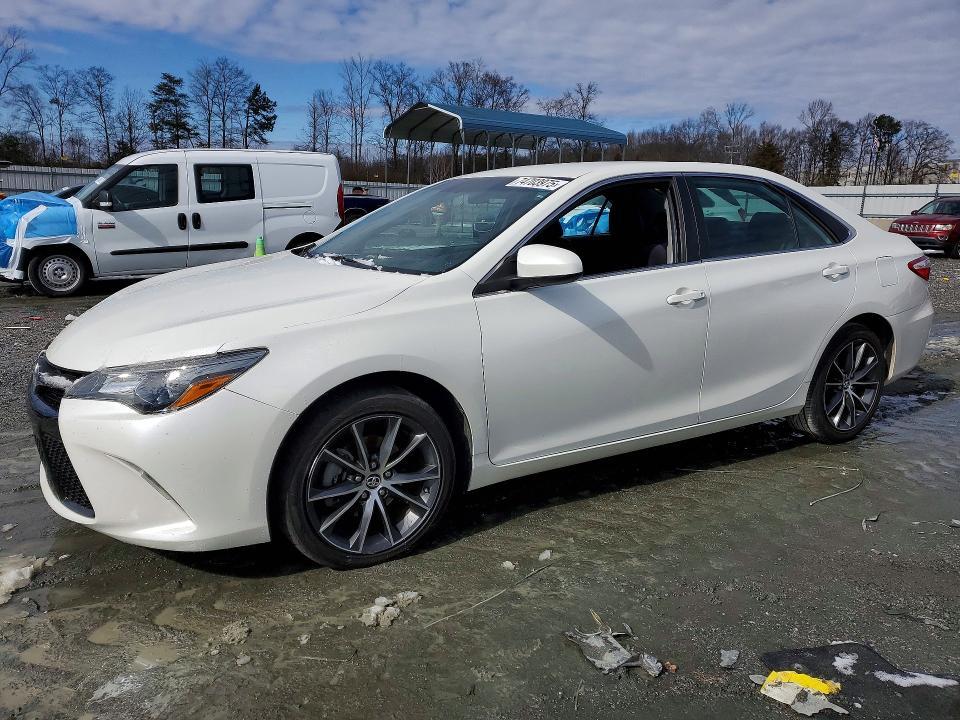 2015 Toyota Camry le