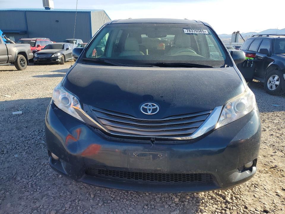 2011 Toyota Sienna xle 8-passenger