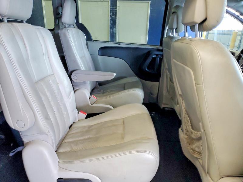 2011 Chrysler Town & Country Touring l