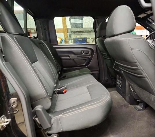 2019 Nissan Titan sv