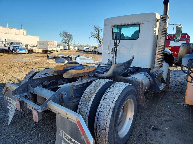 2017 Kenworth T300 Semi Truck