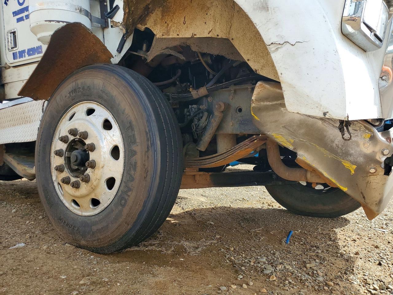 2000 Kenworth W900 Semi Truck