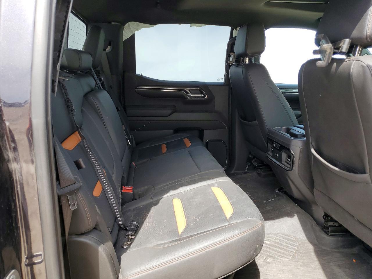 2024 GMC Sierra K1500 AT4