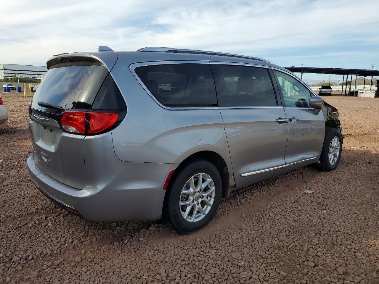 2020 Chrysler Pacifica Touring l