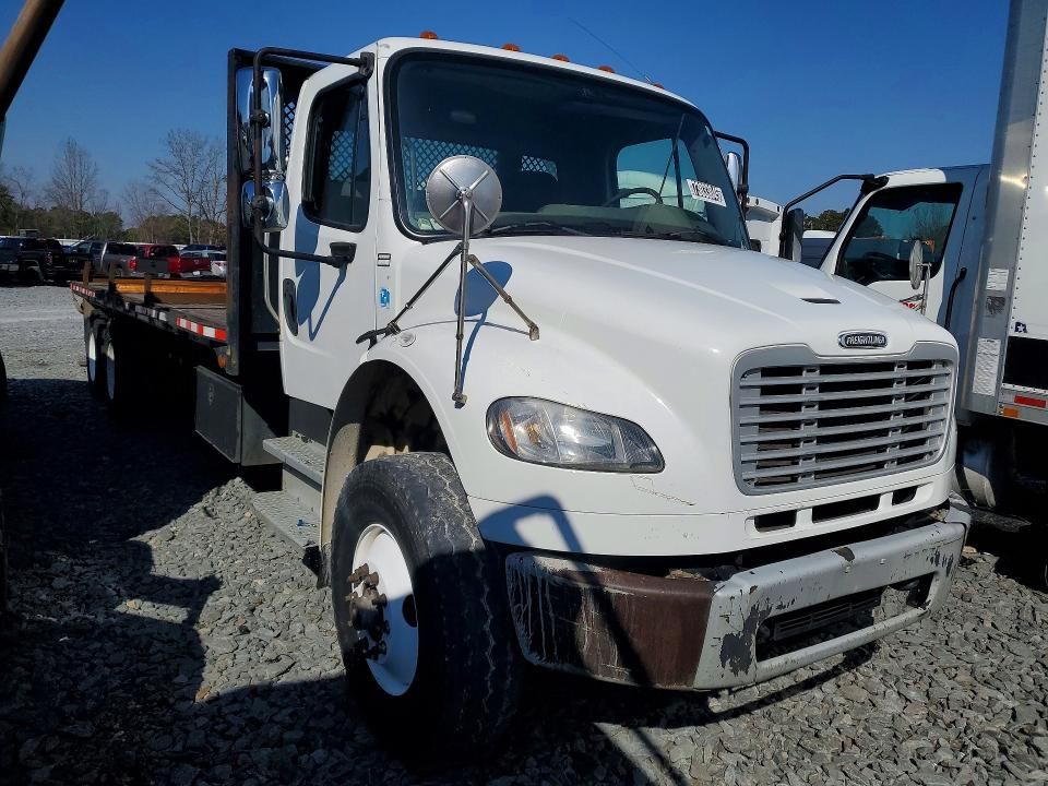 2016 Freightliner Business Class M2 Flatbed Truck