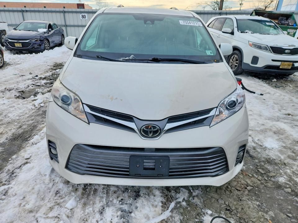 2020 Toyota Sienna xle