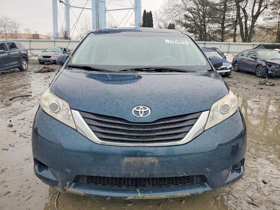 2012 Toyota Sienna le