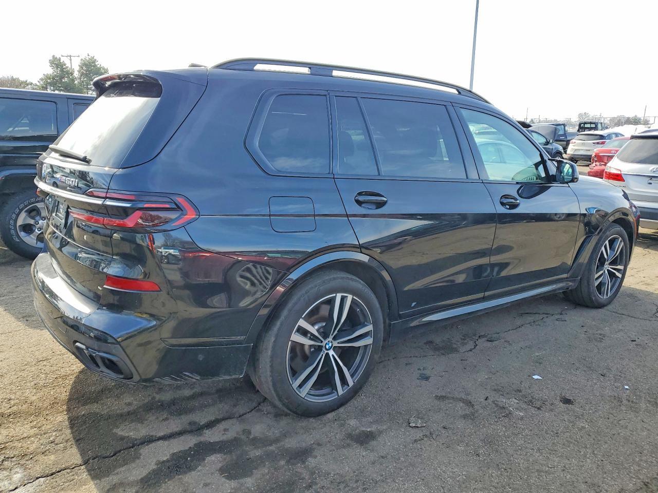 2023 BMW X7 M60i
