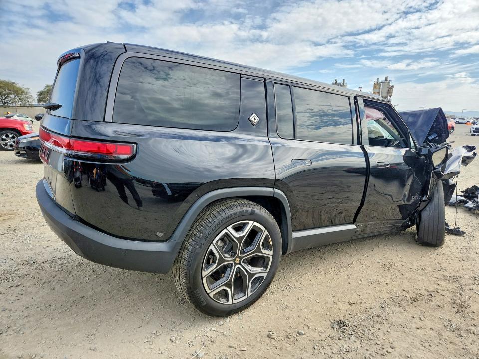 2025 Rivian R1S Adventure