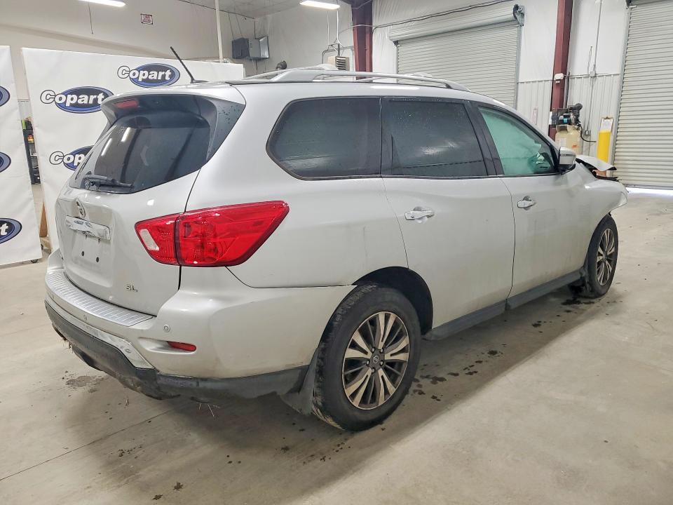 2017 Nissan Pathfinder sl